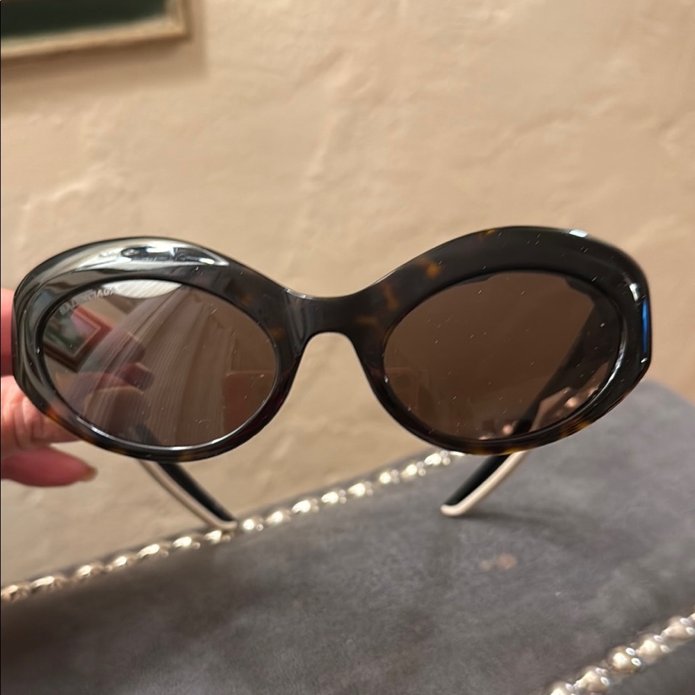 Balenciaga Elegant Black Sunglasses